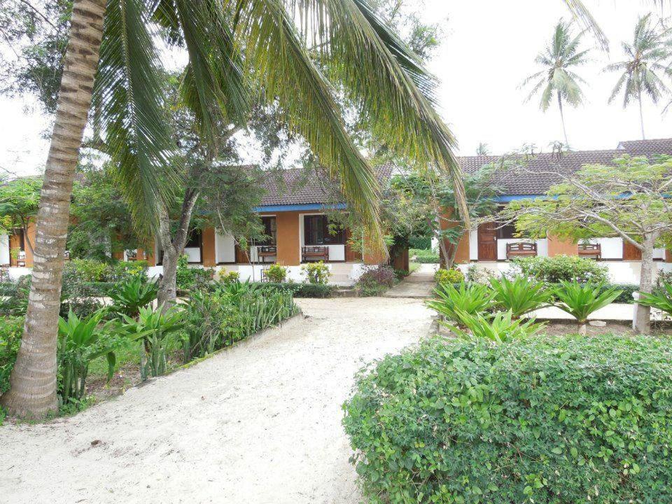 Funky Squids Beach Resort Bagamoyo Extérieur photo