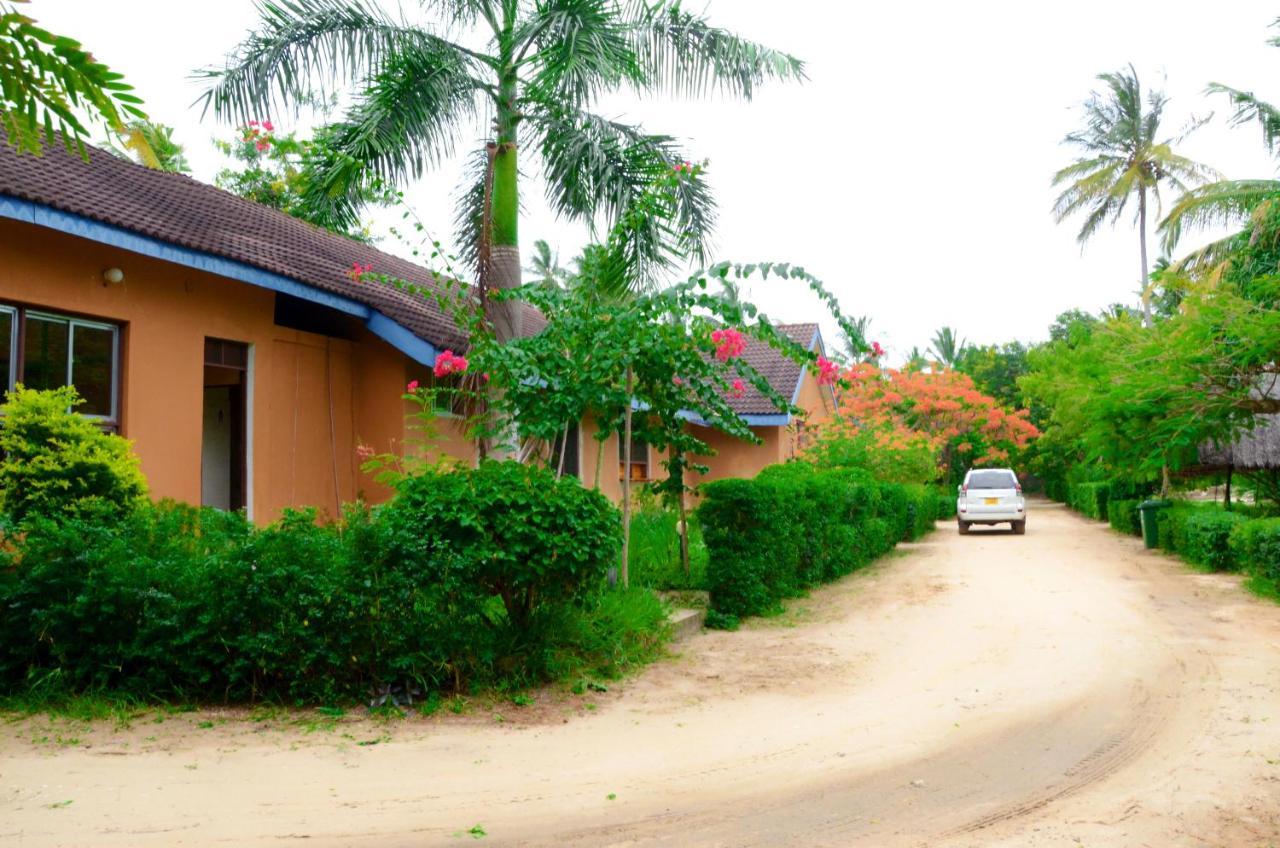 Funky Squids Beach Resort Bagamoyo Extérieur photo