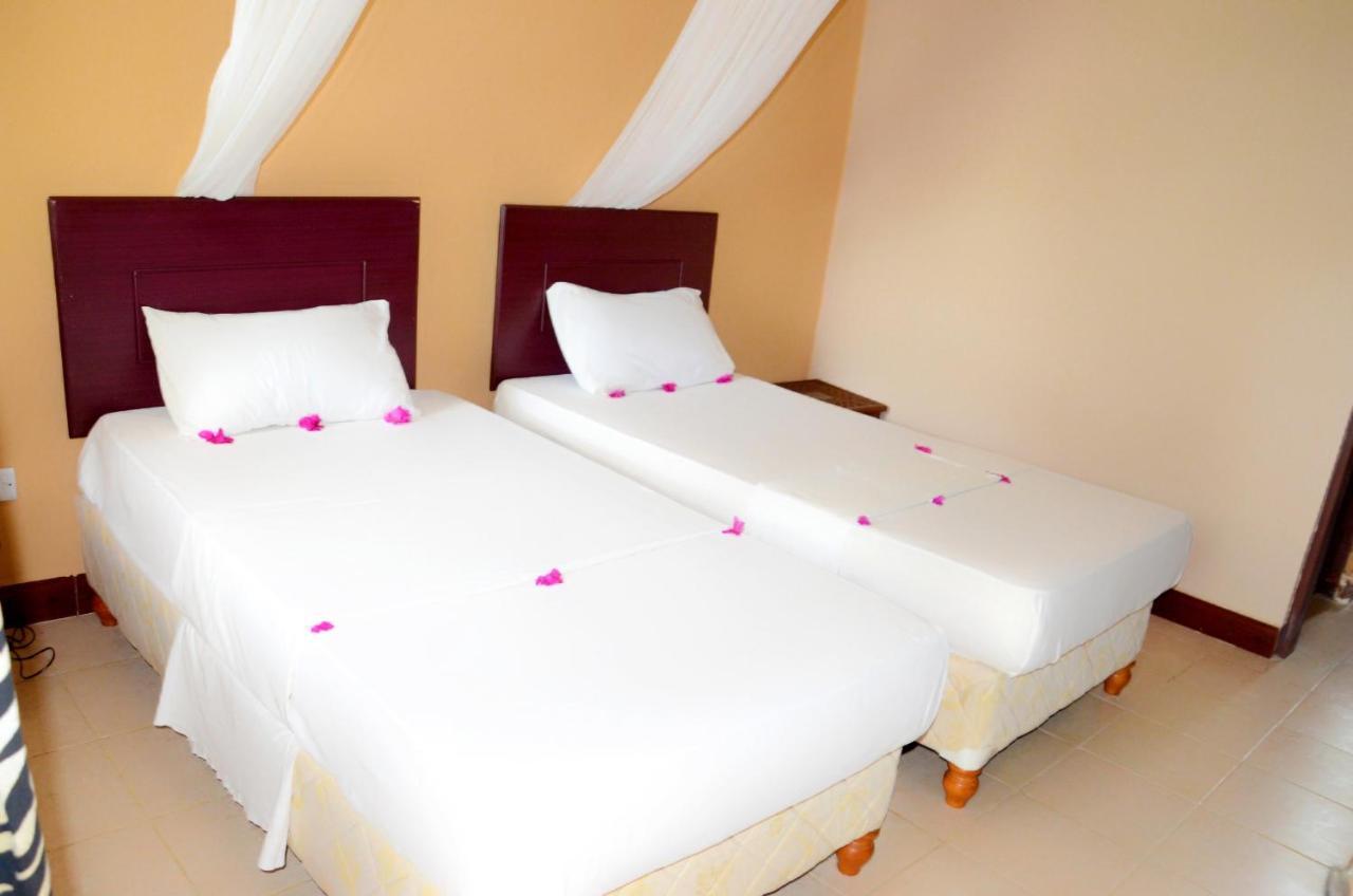 Funky Squids Beach Resort Bagamoyo Extérieur photo