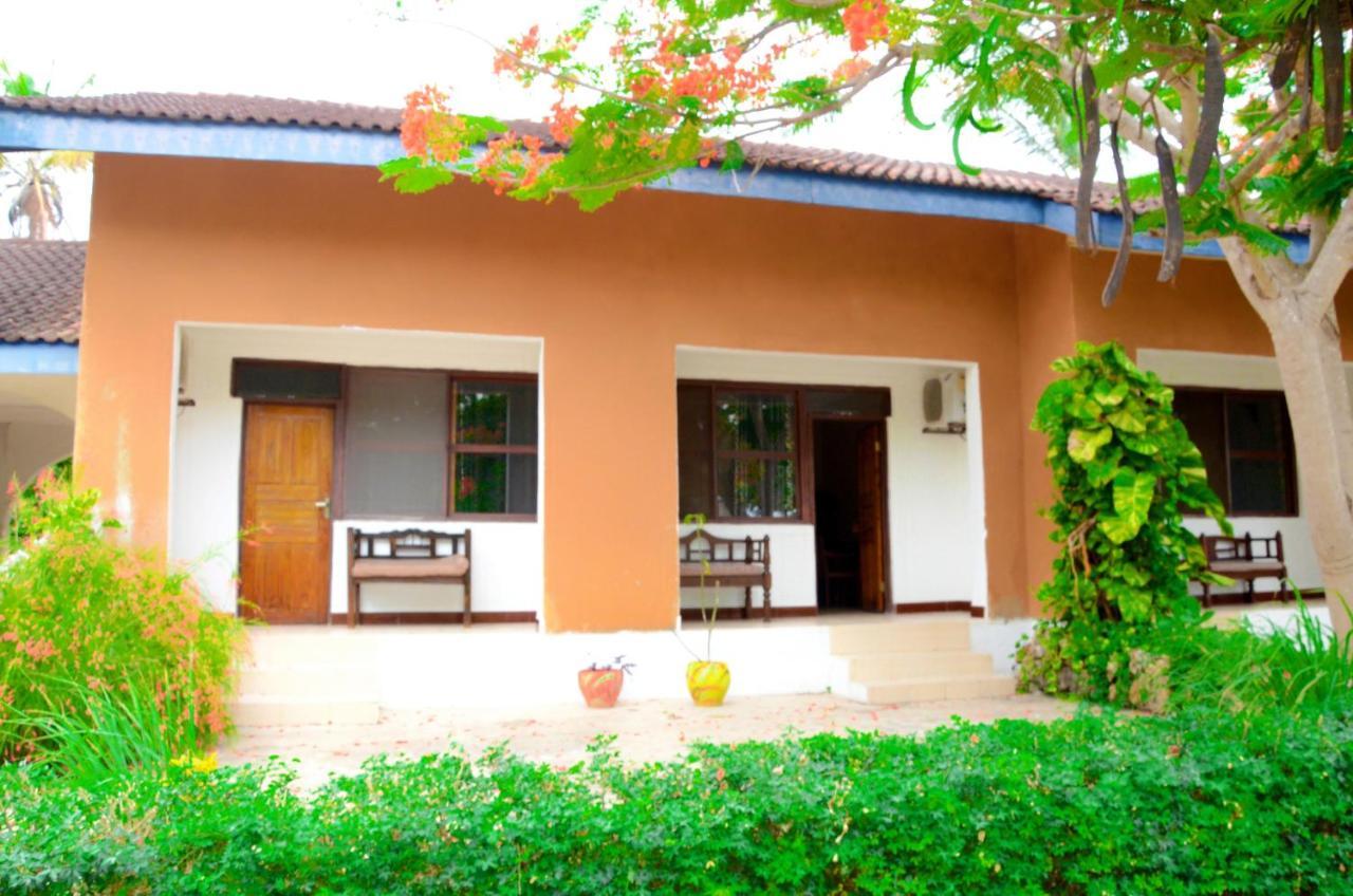 Funky Squids Beach Resort Bagamoyo Extérieur photo